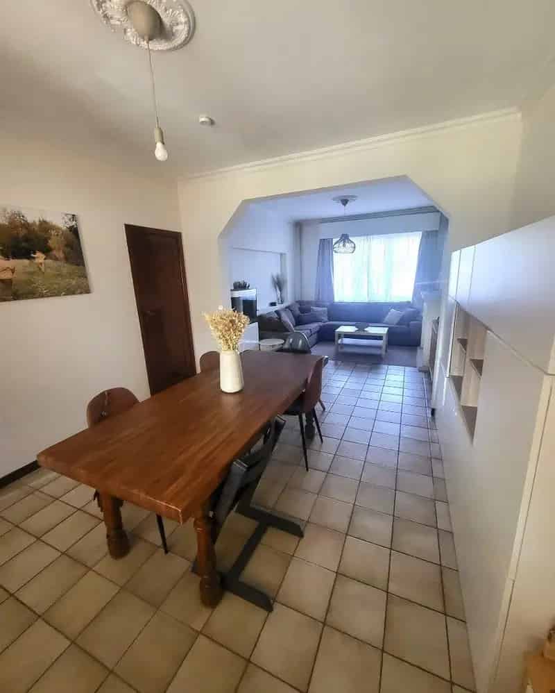 Deze woning staat in optie...wachtend op goedkeuring van de bank.