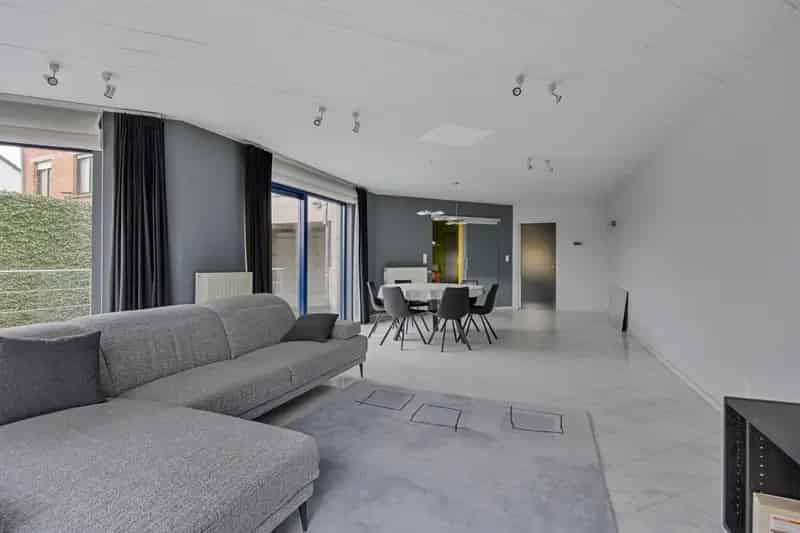 Ruime gezinswoning met 3 slaapkamers op een groot perceel