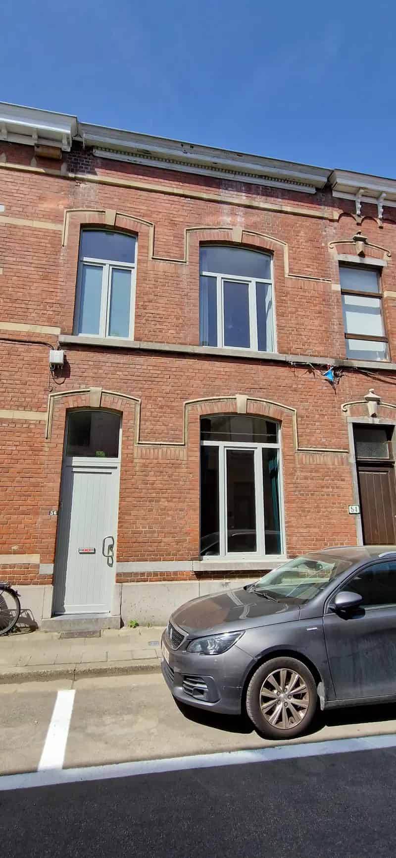 Karaktervolle HERENWONING met mooie leefruimten, 4 slaapkamers en een rustgevende tuin  op 1 are 70 ca.