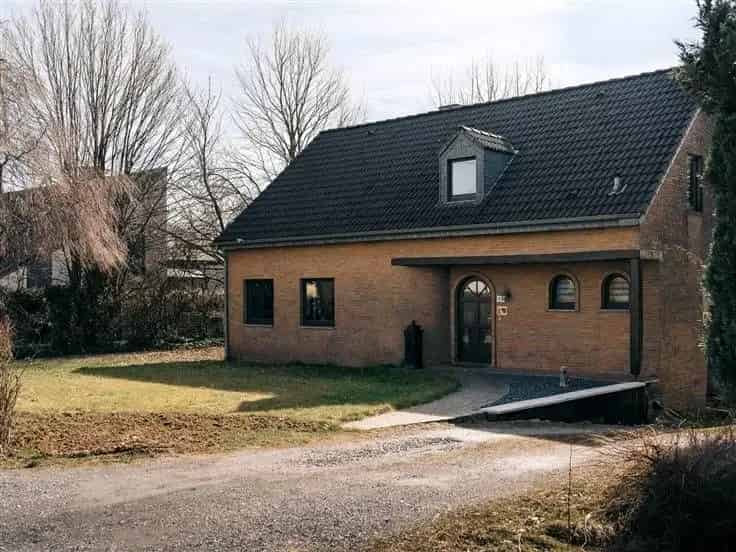 Ruime 4-front Villa te Koop Habay-la-Neuve
