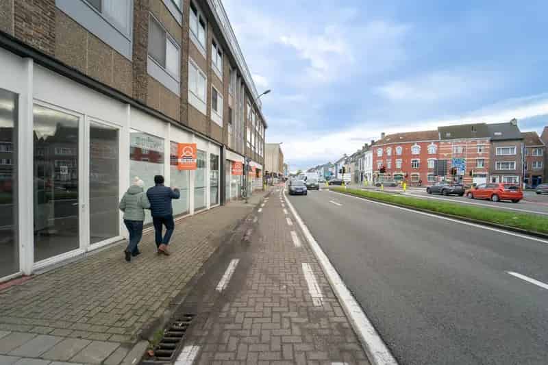 Handelsruimte te koop op unieke locatie