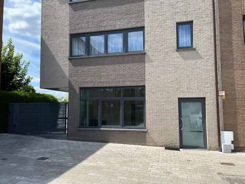 MULTIFUNCTIONELE HANDELSRUIMTE TE HUUR IN DE GEMEENTE ASSE