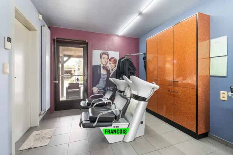 Instapklare 3 slaapkamerwoning met handelsruimte te Torhout!