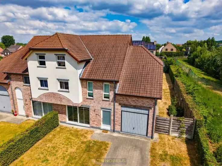 Ruime Instapklare Familiewoning met 5 Slaapkamers te Volkegem