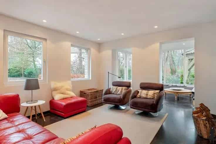 Huis Te Koop: Moderne woning met zwembad nabij natuurgebied