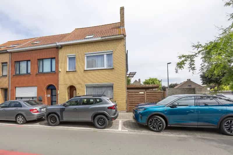 Halfopen bebouwing met garage!