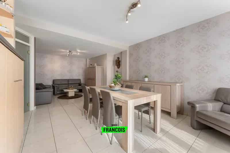 Appartement met ruim terras en 2 slaapkamers op de markt in Torhout te koop