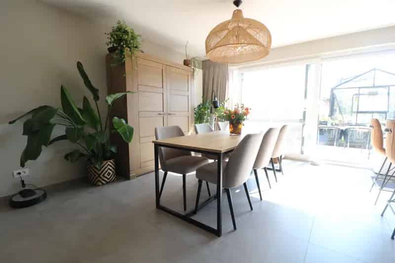 Instapklare, recente woning met 3 slaapkamers, zonnige tuin, garage én autostandplaats.
