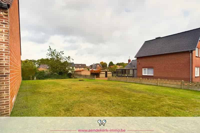Bouwgrond voor een halfvrijstaande woning met tuin in Neeroeteren