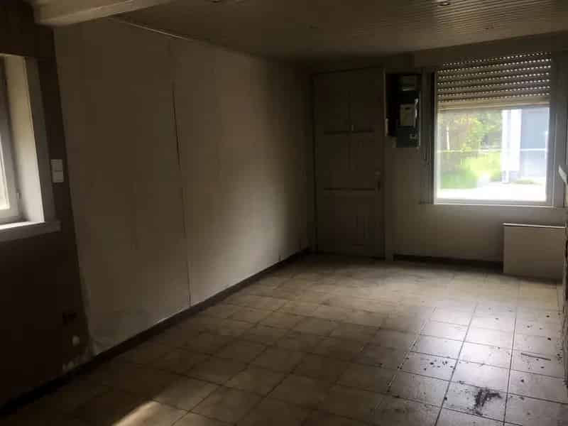 Te Koop: Renovatie- of Sloopproject op Residentiële Ligging (6a 20ca) in landelijk Bekegem.

Bent u op zoek naar een project met potentieel? Dit bescheiden renovatie- of slooppand biedt u een mooie opportuniteit op een rustige, residentiële locatie.

Kenm
