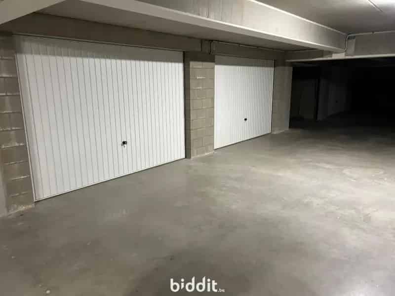 LOT 16: OVERDEKTE AUTOSTAANPLAATS NR. 13