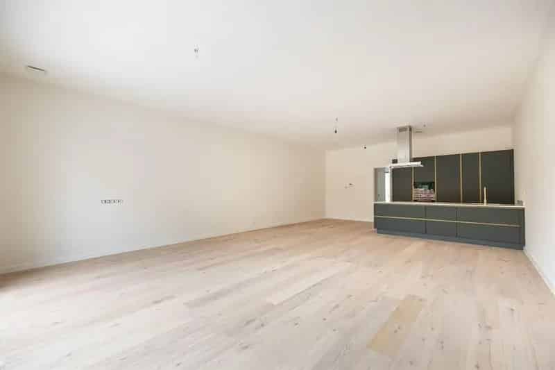 Nieuwbouwwoning met 6 slpk en grote tuin!