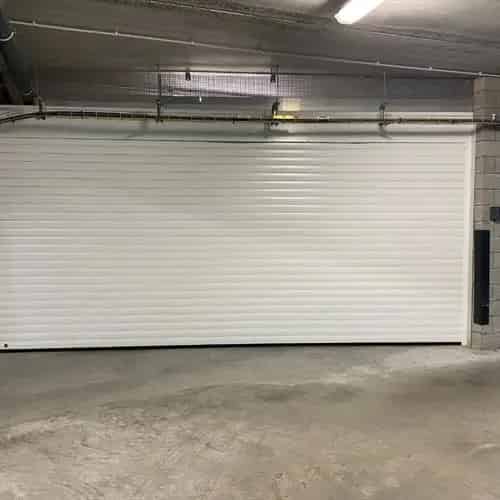 Zeer ruime garagebox te Nieuwpoort-Bad