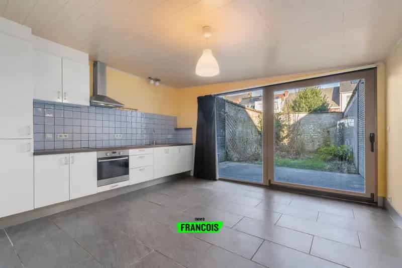 Ruime woning met sfeervolle stadstuin, gelegen in het bruisende hart van de Gentse Muide.