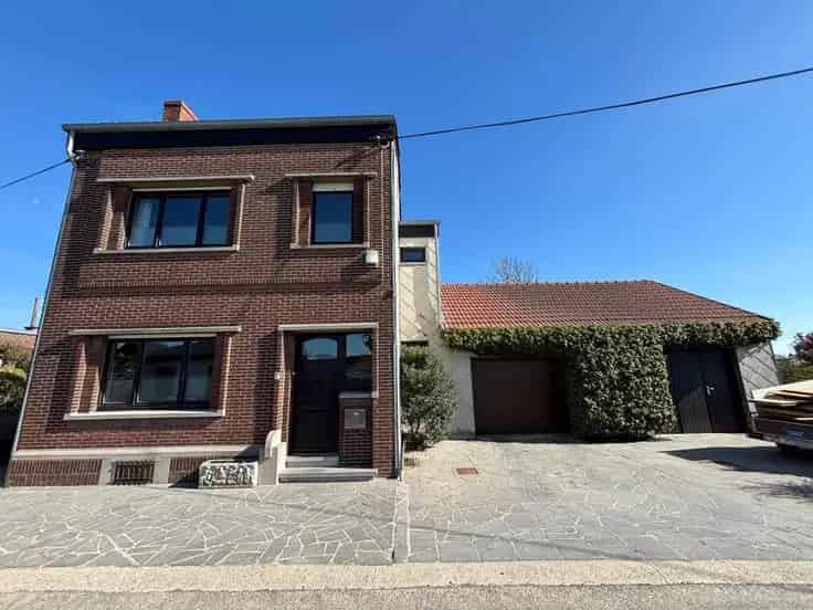 Huis Te Koop Ruime woning met tuin en uitbreidingsmogelijkheden