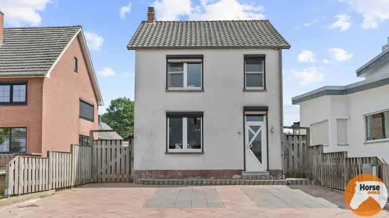 NEEROETEREN - Woning met paardenstallen op +/- 1ha70