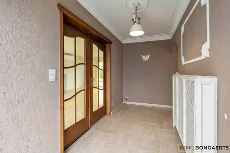 Gelijkvloerse woning op perceel van 24a32ca