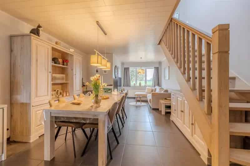 Gerenoveerde halfopen bebouwing in rustige omgeving