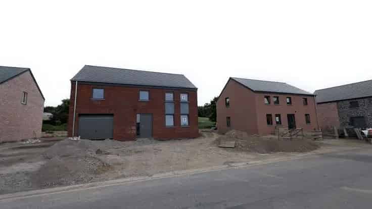 Huis te Koop Aye: Rustige 4-gevelwoning met 3 slaapkamers en garage