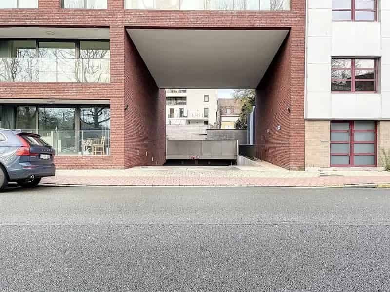 Ruime ondergrondse staanplaats te Gent