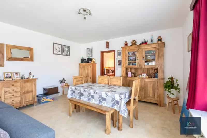 Te Huur: 2 Appartementen 3 slaapkamers 2 garages