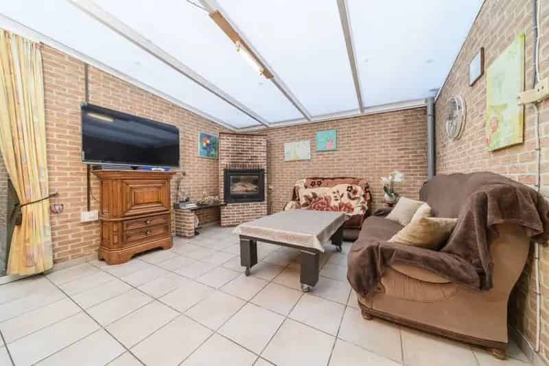 Te renoveren hoekwoning met tal van mogelijkheden te Mere