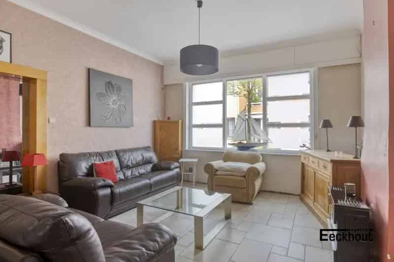 Ruime woning met diepe tuin in een rustige straat te Oostende!