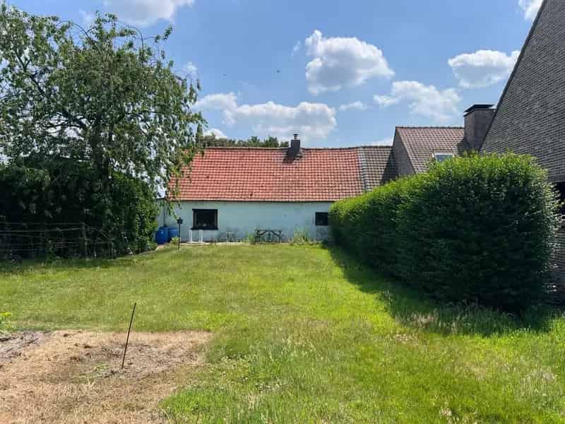 Totaal te renoveren hoeve te koop in Lievegem