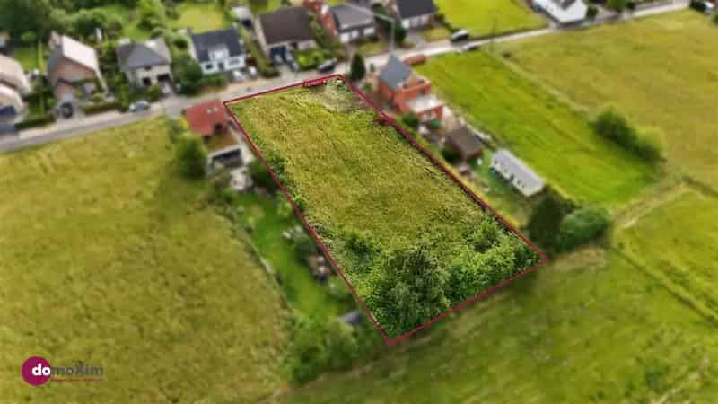 Ruim perceel voor open bebouwing in rustige straat vlak bij het centrum van Schiplaken!