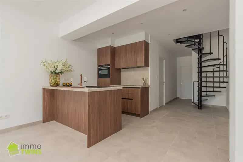 Gezellige instapklaar gerenoveerde starterswoning met parking en tuin te Hamme