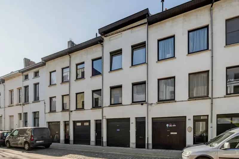 Op te frissen 4-slk woning met garage te Groen Kwartier