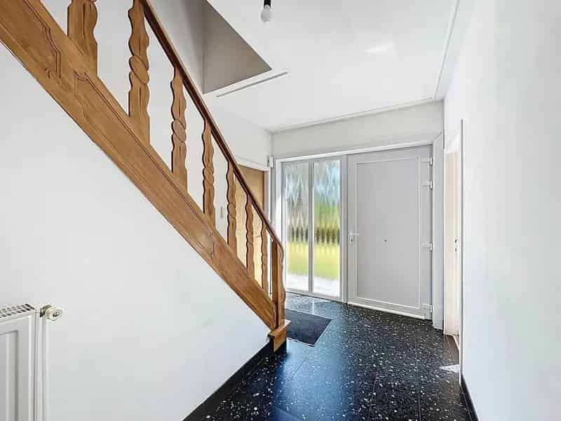 Woning met 3 slaapkamers op een zeer ruim perceel van 2267 m².