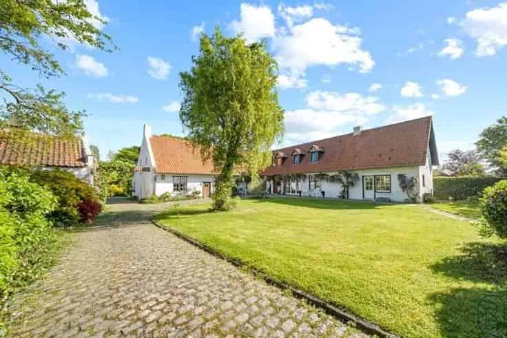 Charmante Fermette 7000m2 met 2 Wooneenheden Te Koop
