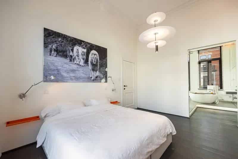 ANTWERPEN - Herenwoning met 2 inpandige staanplaatsen!