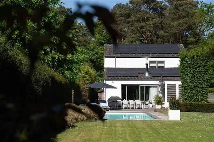Villa te Koop Schilde: Ruime gezinswoning met zwembad