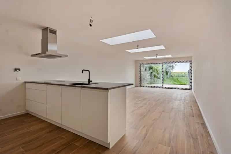Ruime nieuwbouwwoning met 4 slaapkamers !