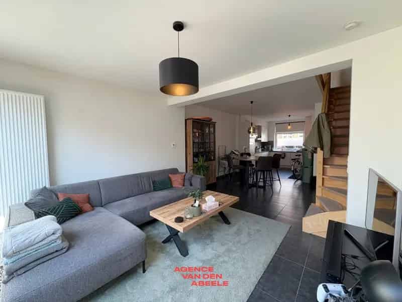 Vernieuwde rijwoning met zonnige terrassen