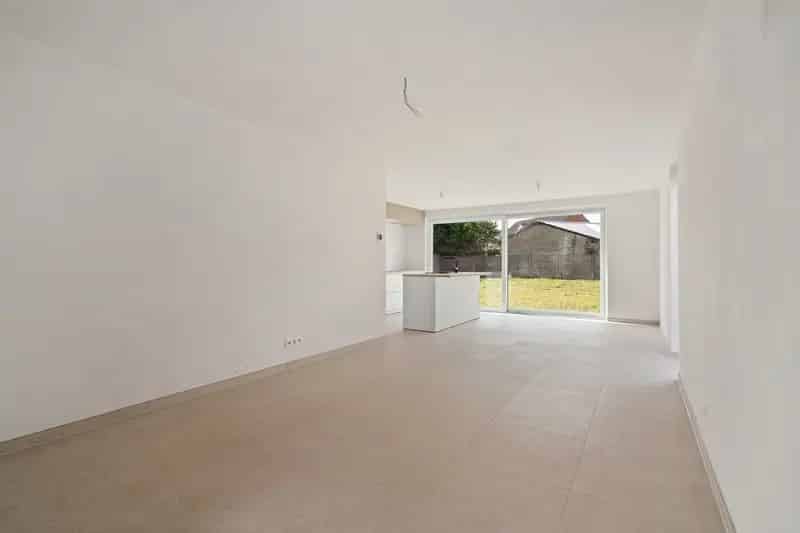 Hectaar bouwt twee ruime halfopen woningen te Serskamp