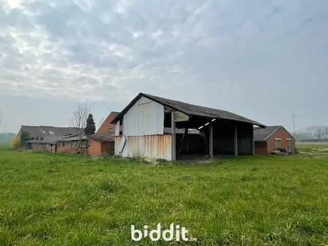 LOT 1: HOEVE & LANDBOUWGROND   
