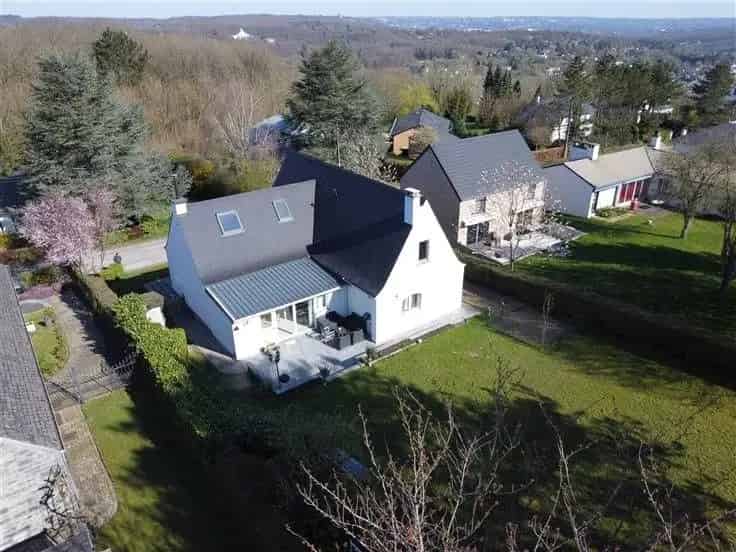 Villa te Koop Wépion - Gerenoveerd met Ruime Tuin en Garage