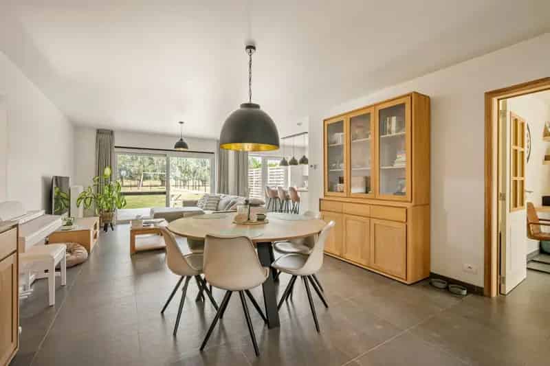 Recente halfopen woning met 4 slaapkamers en dubbele carport in Komen - Ten Brielen