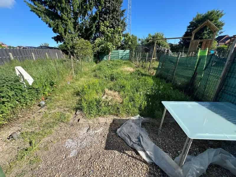 Volledig gerenoveerde woning met 2 slpks en 90 m² tuin op toplocatie in Tienen.