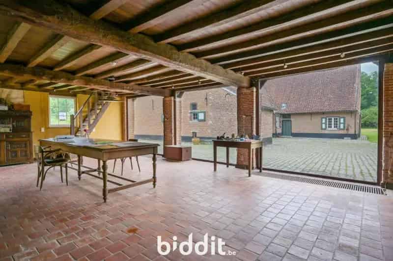 17E-EEUWSE OMGRACHTE HOEVE