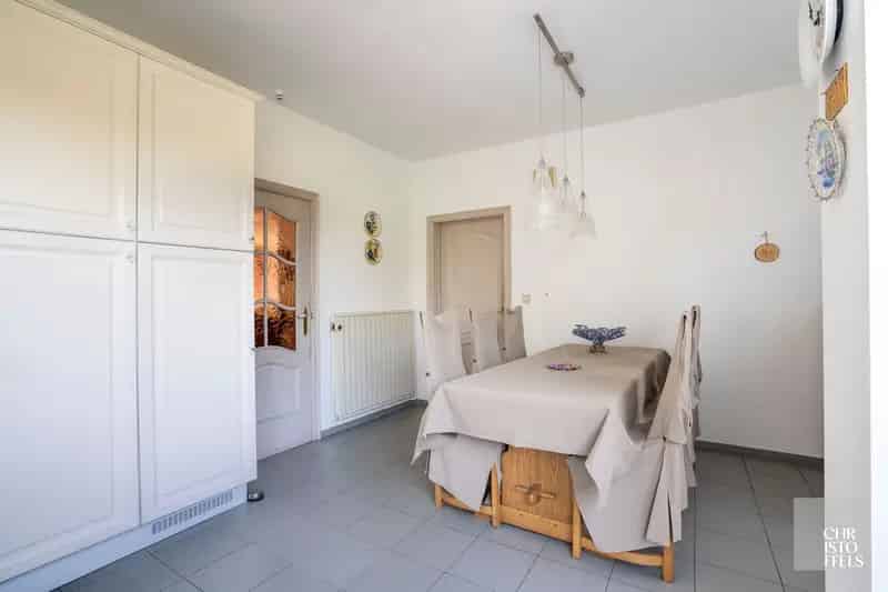 Zeer ruime woning met twee studio's op een perceel van 1950 m²!