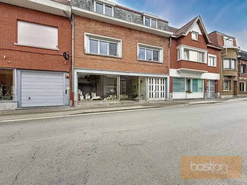 Te renoveren woning met tal van mogelijkheden in hartje Marke