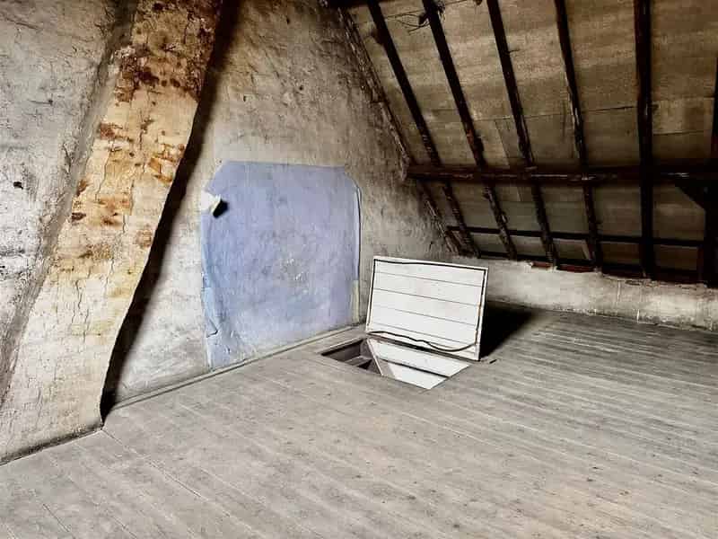 Te renoveren/ te slopen woning te Ename