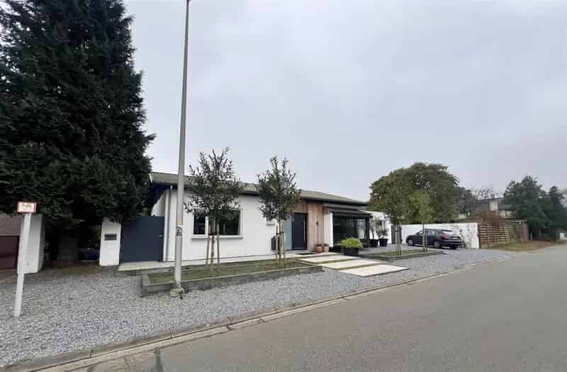 Gerenoveerde gelijkvloerswoonst op 520 m²