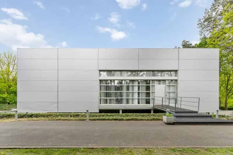 Kantoorruimtes met ruime parking op een perceel van 2534 m² te Tremelo