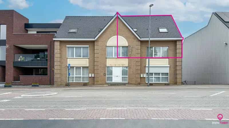 Ruim appartement met groot terras en garage!