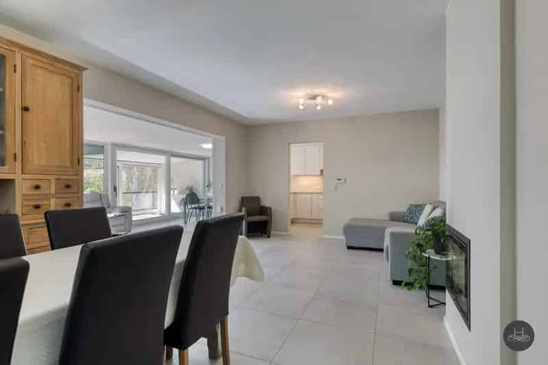 Achterin gelegen ruime gelijkvloerse woning